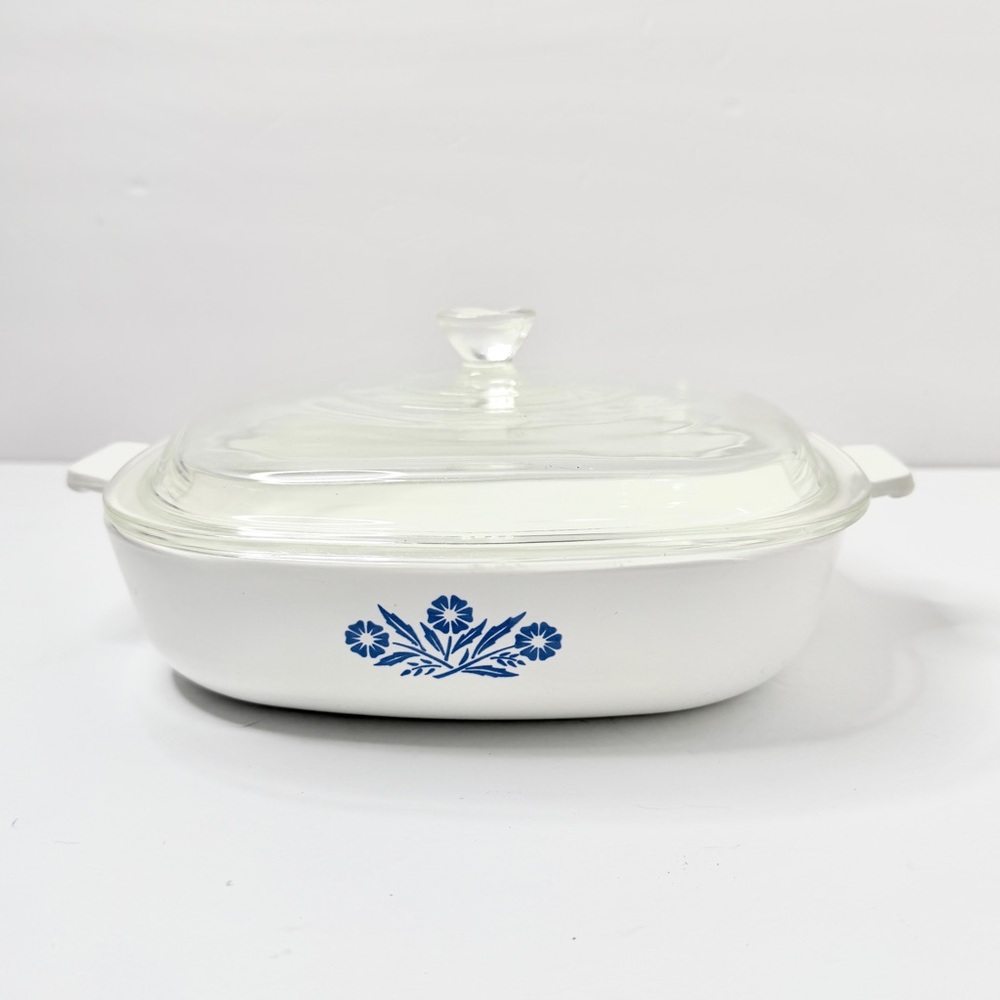 CORNING WARE Blue Cornflower 9 inch Casserole P-9-B with Lid Vintage 1969-1972